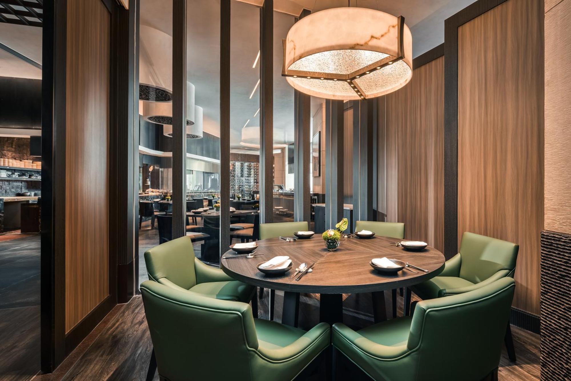 Hotel Hyatt On The Bund - A Grand Hyatt Hotel, Centrally Located At Huangpu River Banks In Downtown 5*