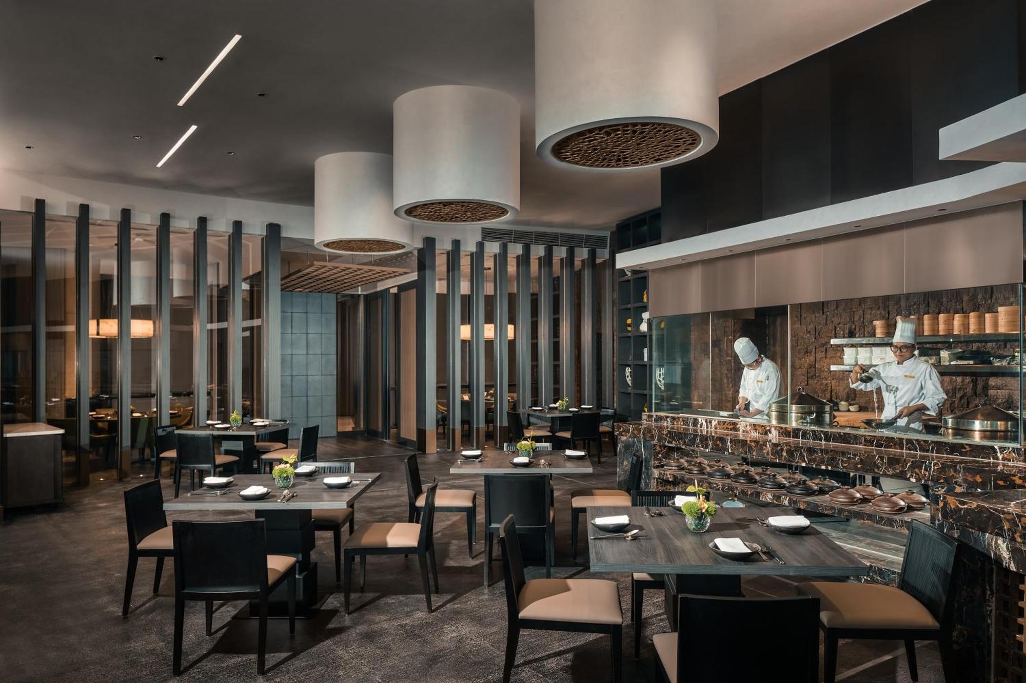 Hyatt On The Bund - A Grand Hyatt Hotel, Centrally Located At Huangpu River Banks In Downtown Hotel Shanghai