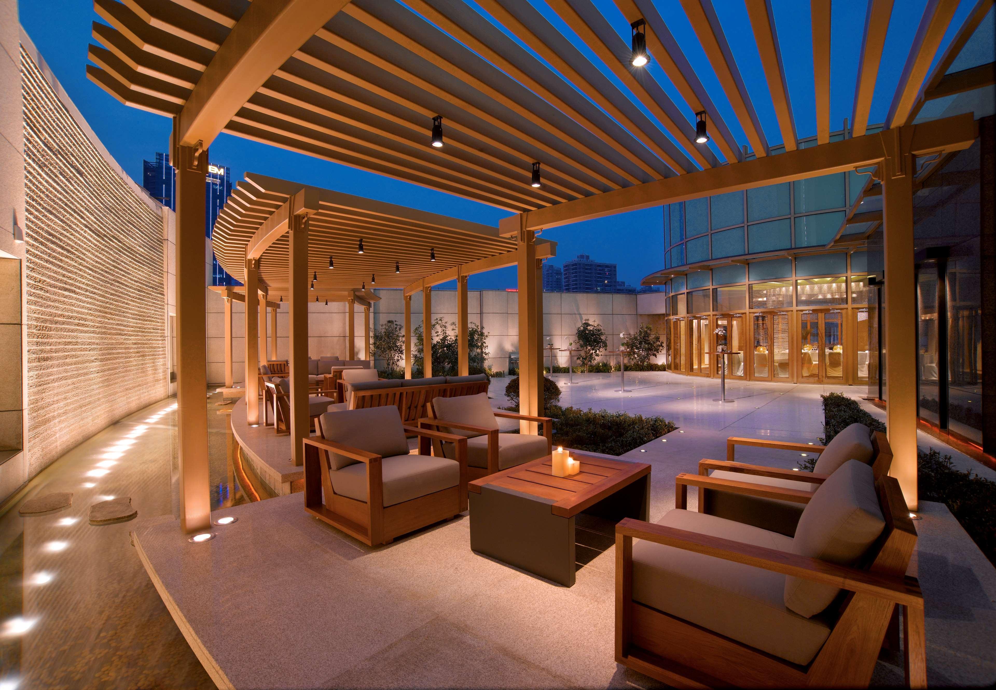Hotel Hyatt On The Bund - A Grand Hyatt Hotel, Centrally Located At Huangpu River Banks In Downtown 5*